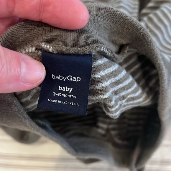 Gap size 3 to 6 month dog theme set - Picture 6 of 7